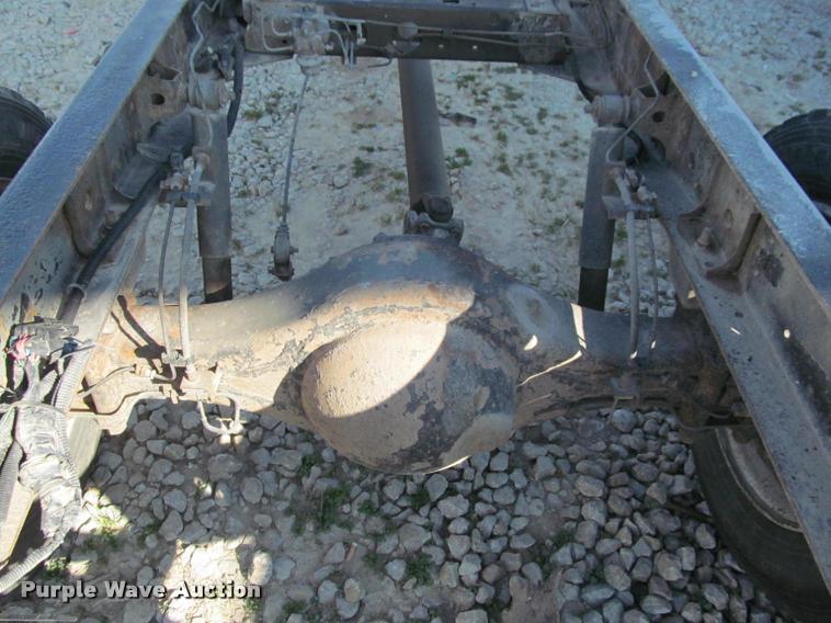 image for item J2633 2005 Isuzu NQR truck cab and chassis