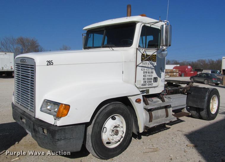 image for item J2634 1999 Freightliner FLD semi truck