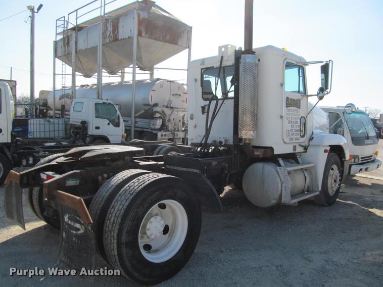 image for item J2634 1999 Freightliner FLD semi truck