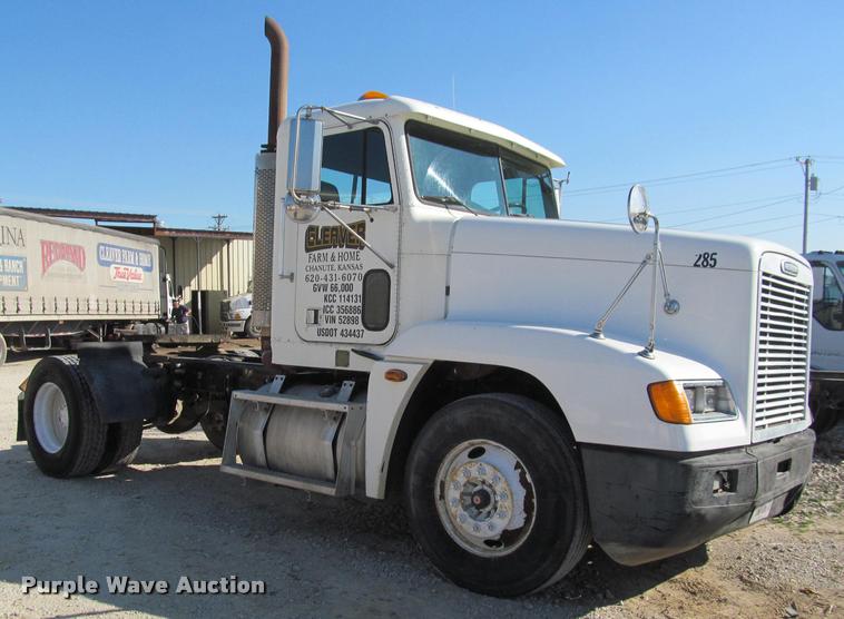 image for item J2634 1999 Freightliner FLD semi truck