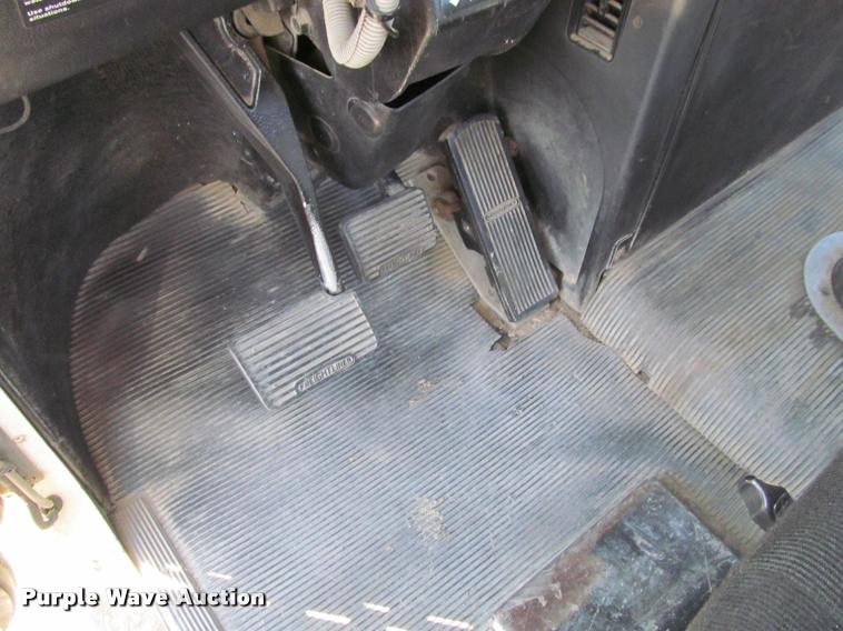 image for item J2634 1999 Freightliner FLD semi truck