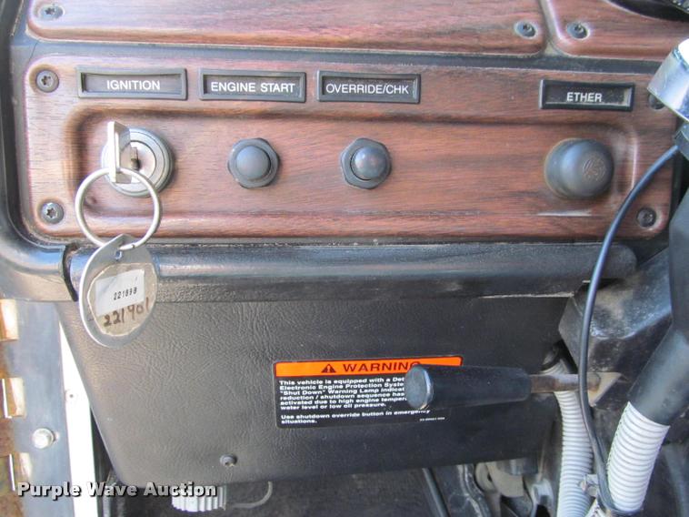 image for item J2634 1999 Freightliner FLD semi truck