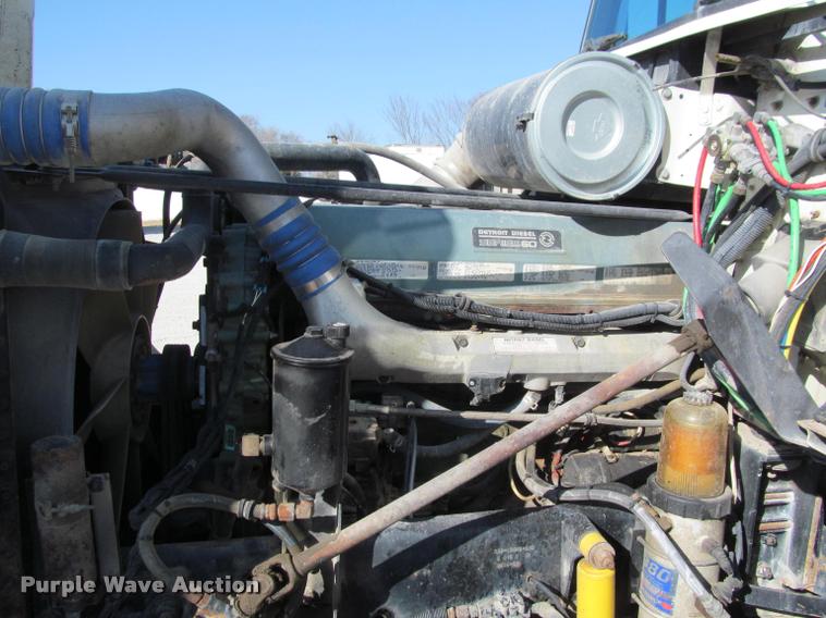 image for item J2634 1999 Freightliner FLD semi truck