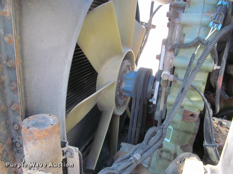 image for item J2634 1999 Freightliner FLD semi truck