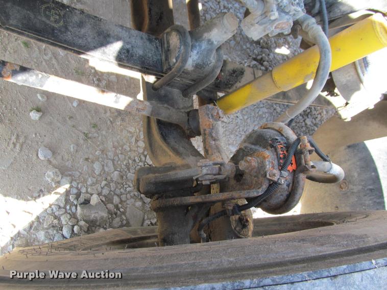 image for item J2634 1999 Freightliner FLD semi truck