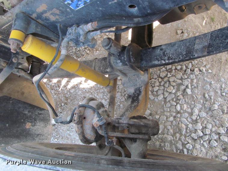 image for item J2634 1999 Freightliner FLD semi truck