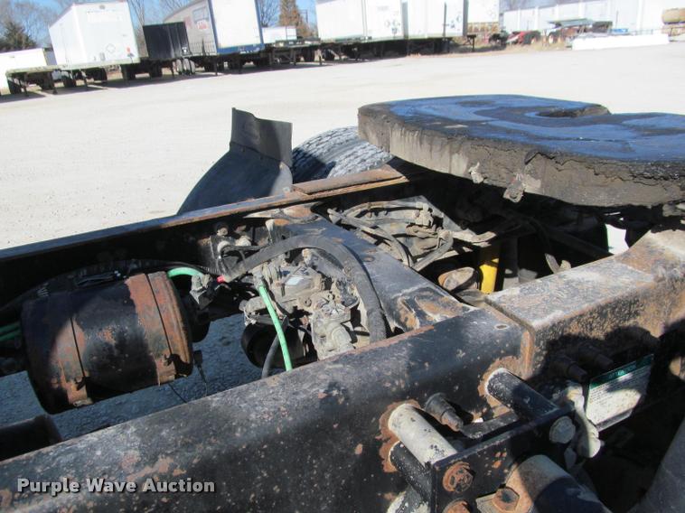 image for item J2634 1999 Freightliner FLD semi truck