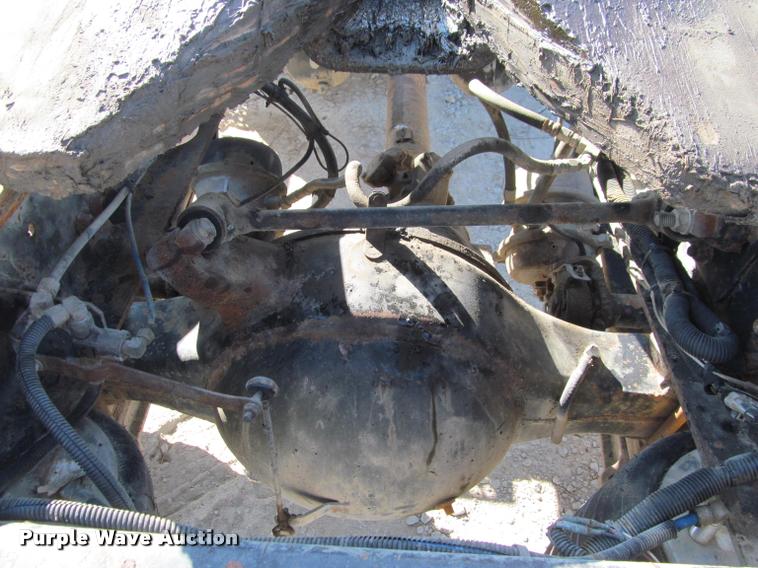 image for item J2634 1999 Freightliner FLD semi truck