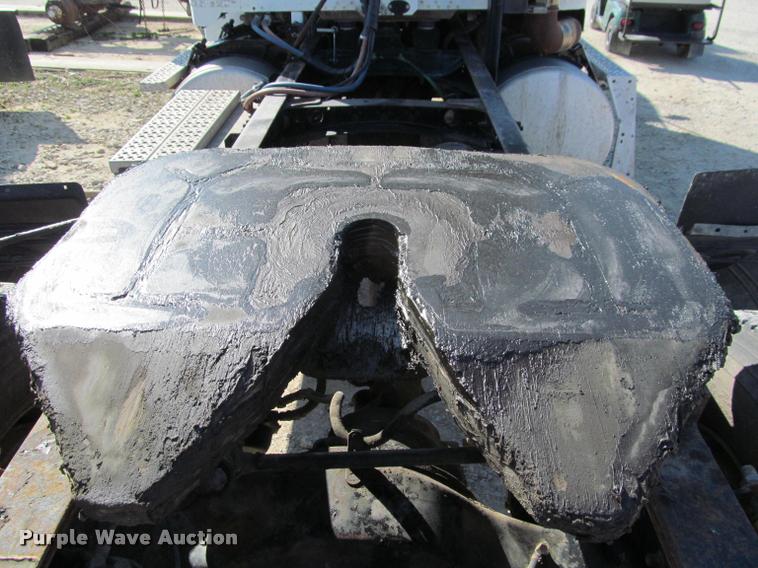 image for item J2634 1999 Freightliner FLD semi truck