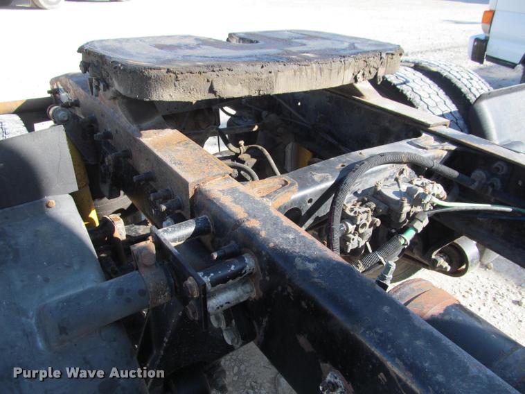 image for item J2634 1999 Freightliner FLD semi truck