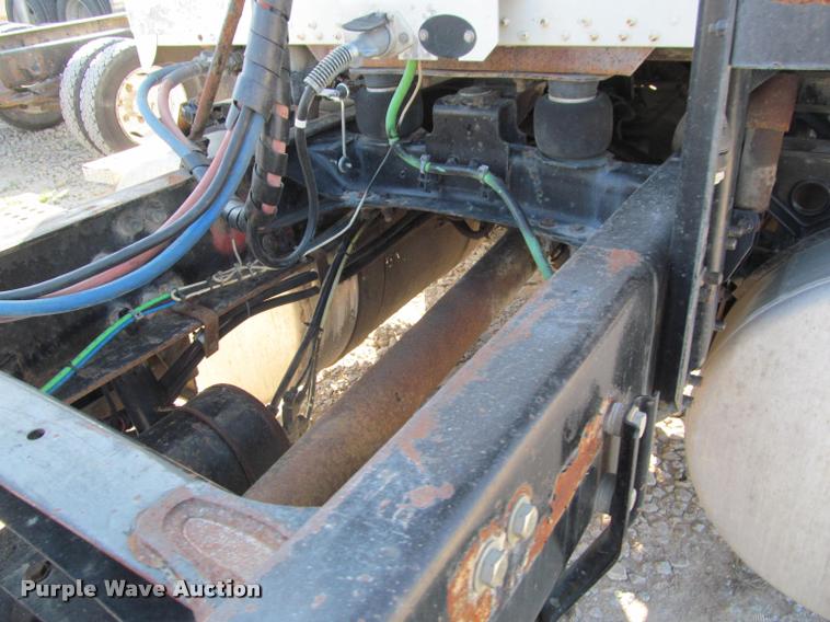 image for item J2634 1999 Freightliner FLD semi truck