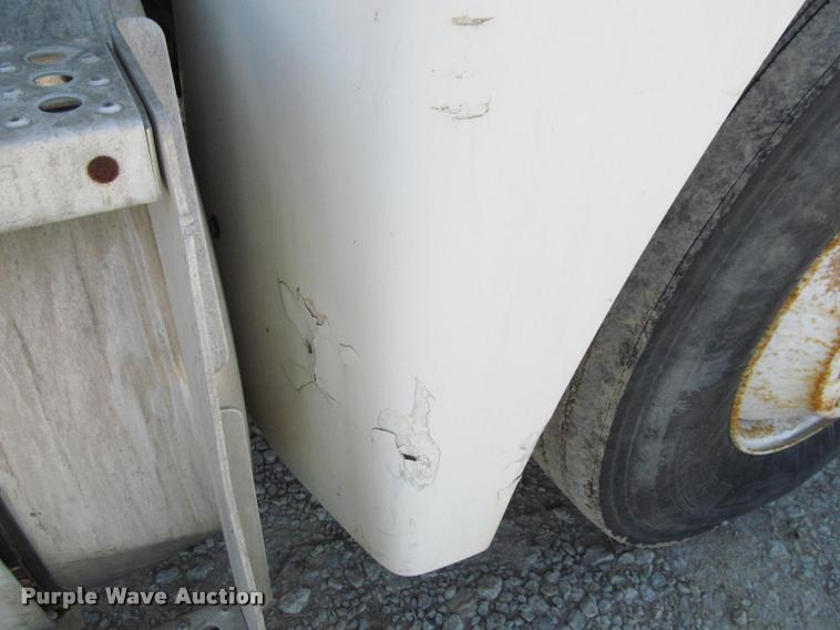 image for item J2634 1999 Freightliner FLD semi truck