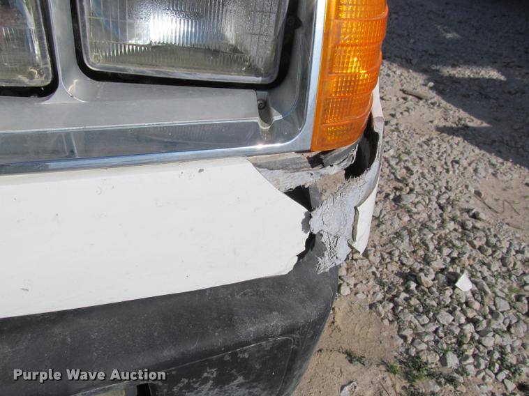 image for item J2634 1999 Freightliner FLD semi truck