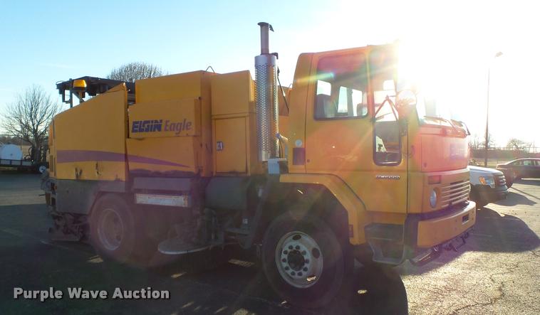 image for item K3319 2001 Sterling SC8000 street sweeper truck