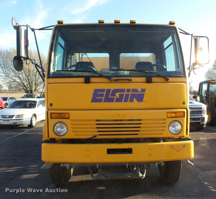 image for item K3319 2001 Sterling SC8000 street sweeper truck
