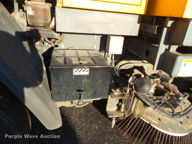 image for item K3319 2001 Sterling SC8000 street sweeper truck