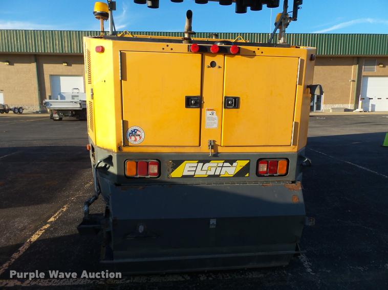 image for item K3319 2001 Sterling SC8000 street sweeper truck