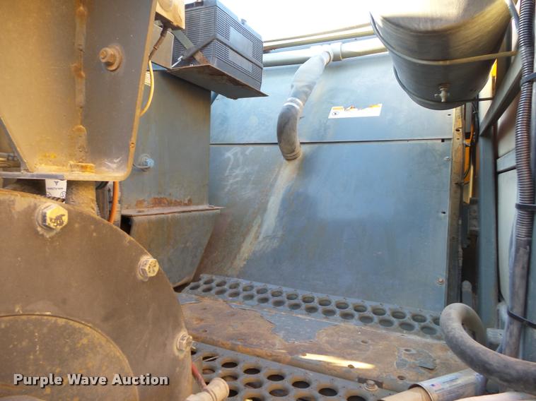 image for item K3319 2001 Sterling SC8000 street sweeper truck