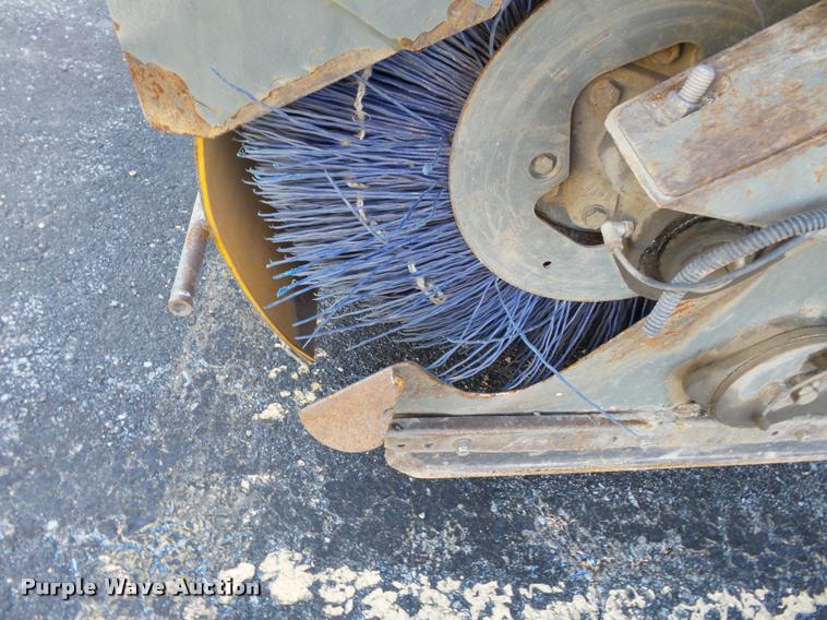 image for item K3319 2001 Sterling SC8000 street sweeper truck