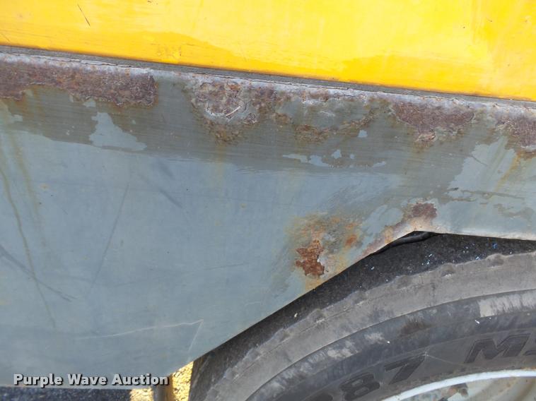 image for item K3319 2001 Sterling SC8000 street sweeper truck