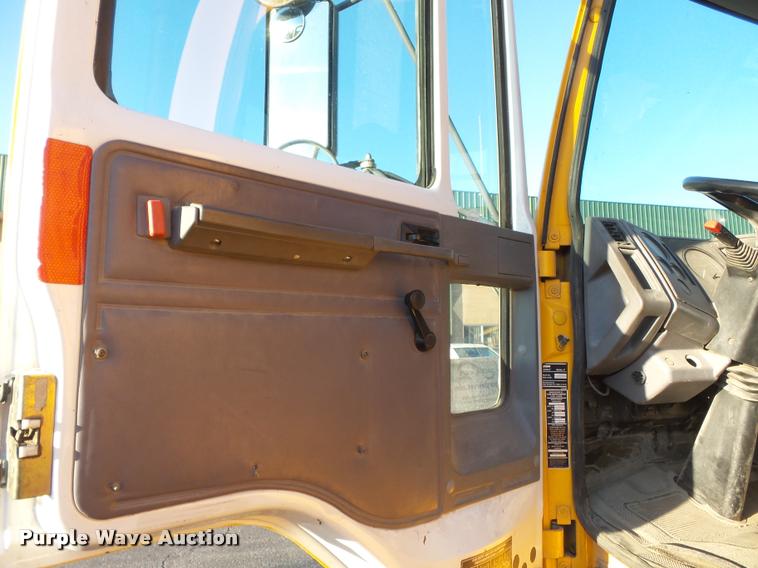 image for item K3319 2001 Sterling SC8000 street sweeper truck