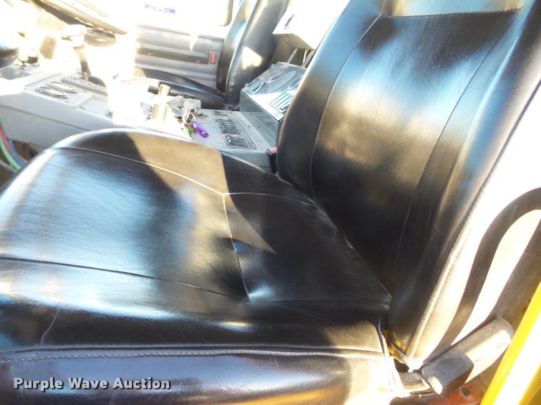 image for item K3319 2001 Sterling SC8000 street sweeper truck