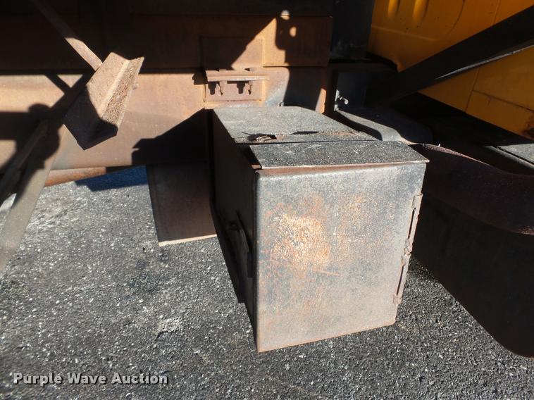 image for item K3320 1997 International 4900 dump truck