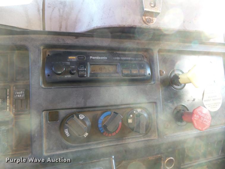 image for item K3320 1997 International 4900 dump truck