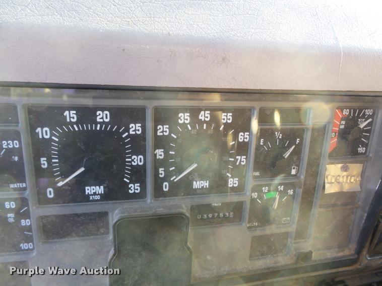 image for item K3320 1997 International 4900 dump truck