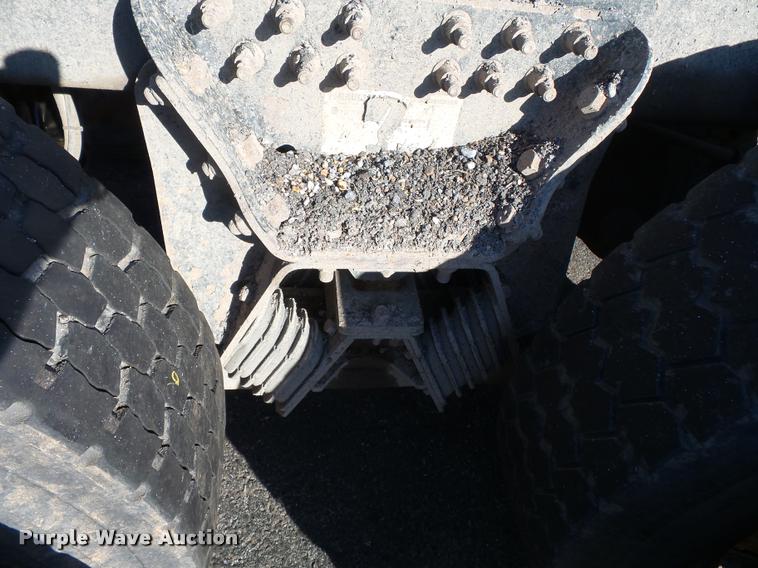 image for item K3322 2006 International 7400 truck cab and chassis