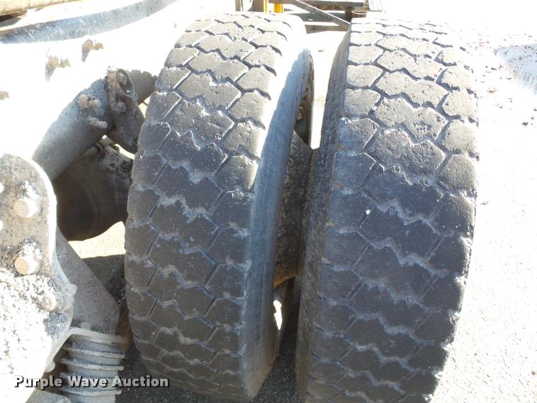 image for item K3322 2006 International 7400 truck cab and chassis