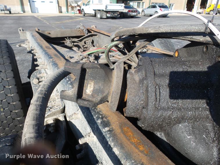 image for item K3322 2006 International 7400 truck cab and chassis