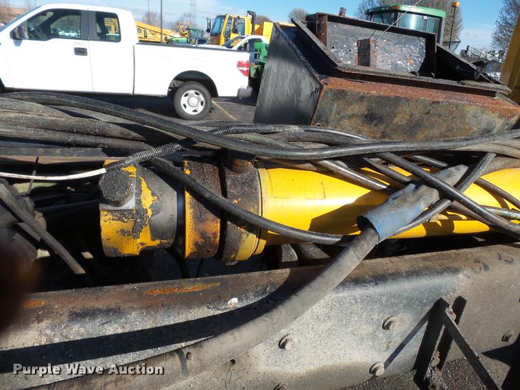 image for item K3322 2006 International 7400 truck cab and chassis