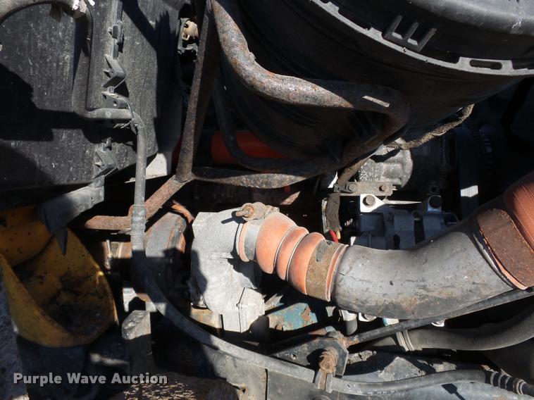 image for item K3322 2006 International 7400 truck cab and chassis