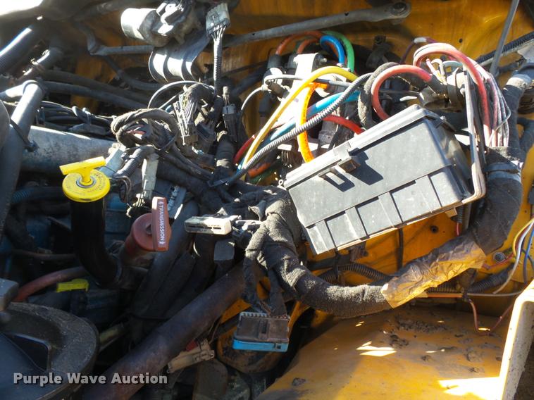 image for item K3322 2006 International 7400 truck cab and chassis