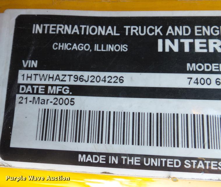 image for item K3322 2006 International 7400 truck cab and chassis