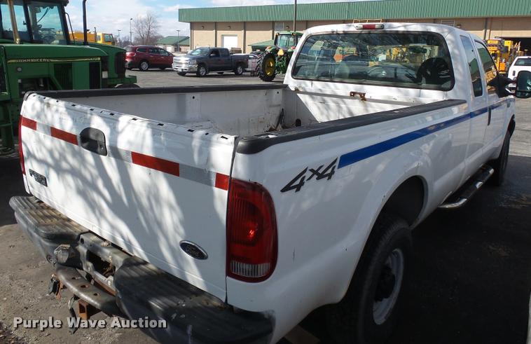 image for item K3325 2003 Ford F250 SuperCab pickup truck