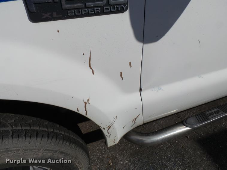 image for item K3325 2003 Ford F250 SuperCab pickup truck