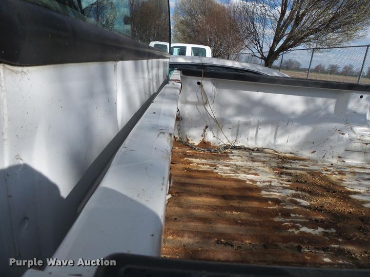 image for item K3325 2003 Ford F250 SuperCab pickup truck