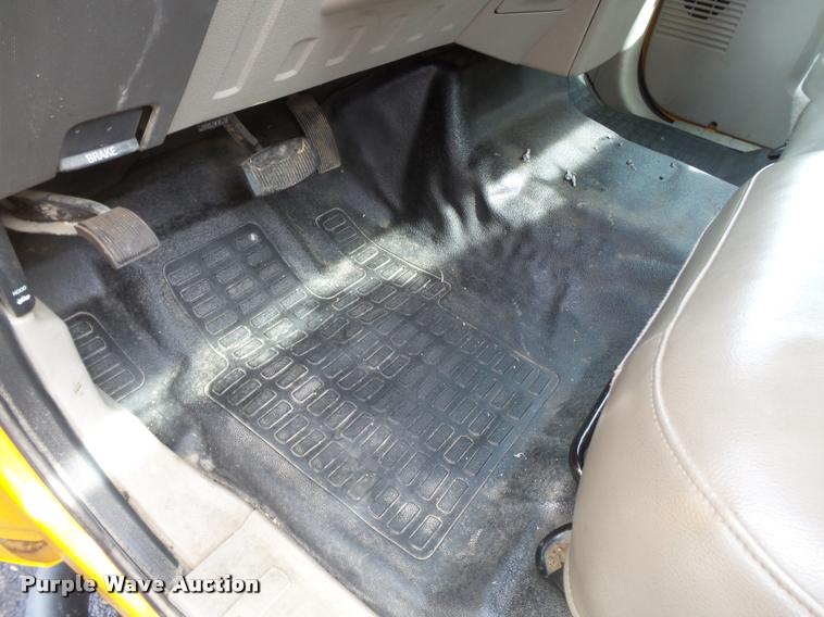 image for item K3333 2008 Ford F350 Super Duty utility bed pickup truck