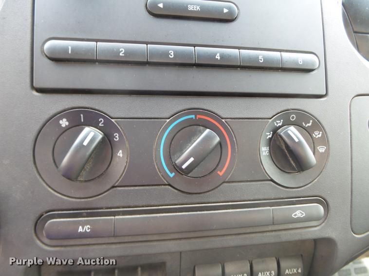 image for item K3333 2008 Ford F350 Super Duty utility bed pickup truck