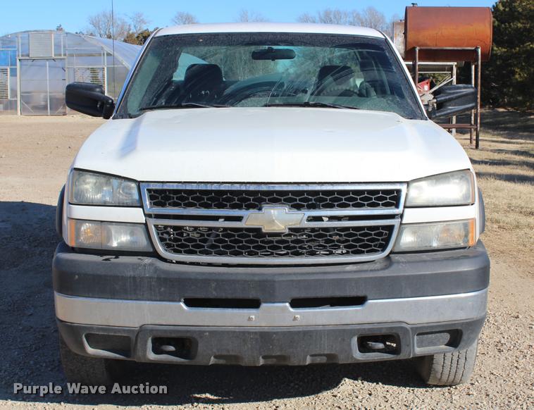 image for item K5782 2007 Chevrolet Silverado Classic 2500HD Ext. Cab utility bed pickup truck