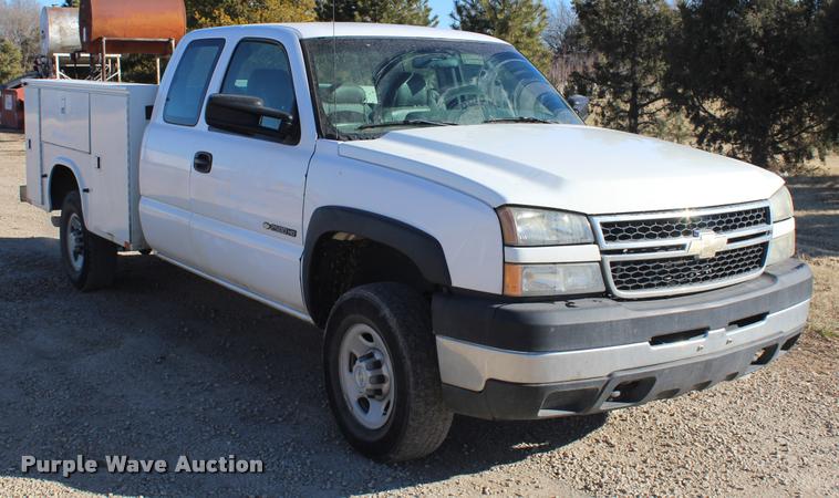 image for item K5782 2007 Chevrolet Silverado Classic 2500HD Ext. Cab utility bed pickup truck