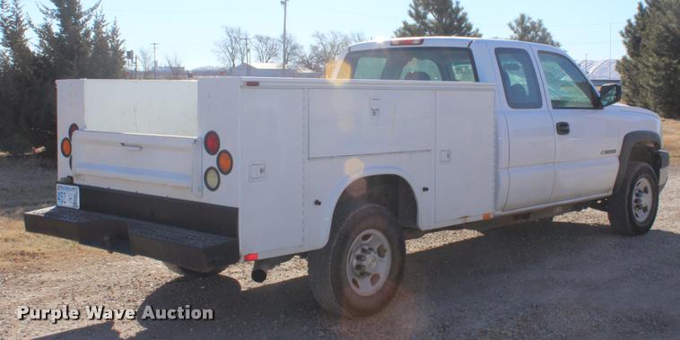 image for item K5782 2007 Chevrolet Silverado Classic 2500HD Ext. Cab utility bed pickup truck