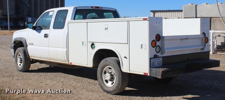 image for item K5782 2007 Chevrolet Silverado Classic 2500HD Ext. Cab utility bed pickup truck