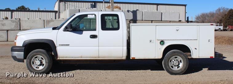image for item K5782 2007 Chevrolet Silverado Classic 2500HD Ext. Cab utility bed pickup truck