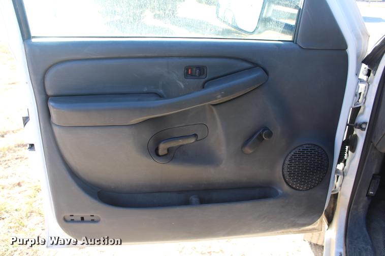 image for item K5782 2007 Chevrolet Silverado Classic 2500HD Ext. Cab utility bed pickup truck