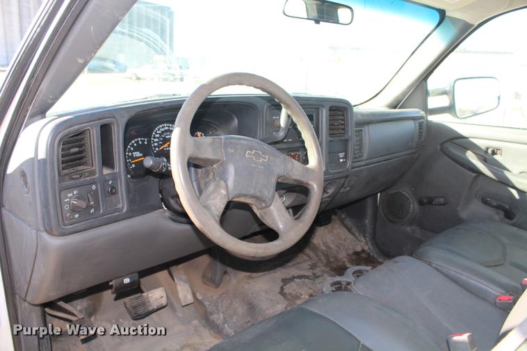 image for item K5782 2007 Chevrolet Silverado Classic 2500HD Ext. Cab utility bed pickup truck