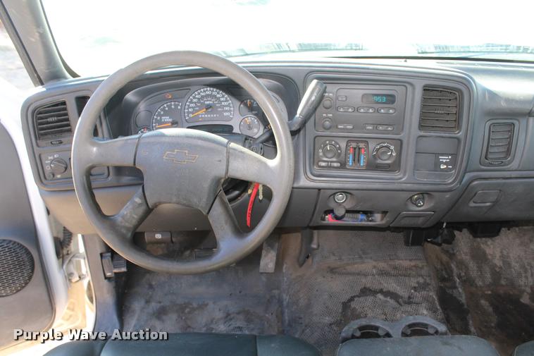 image for item K5782 2007 Chevrolet Silverado Classic 2500HD Ext. Cab utility bed pickup truck