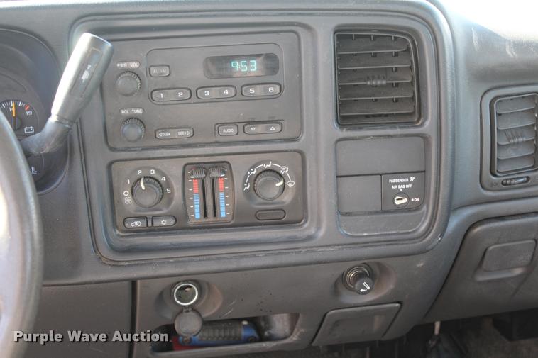 image for item K5782 2007 Chevrolet Silverado Classic 2500HD Ext. Cab utility bed pickup truck